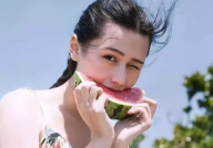 娱乐吃瓜的头像女生可爱,可爱女生带你领略娱乐吃瓜乐趣